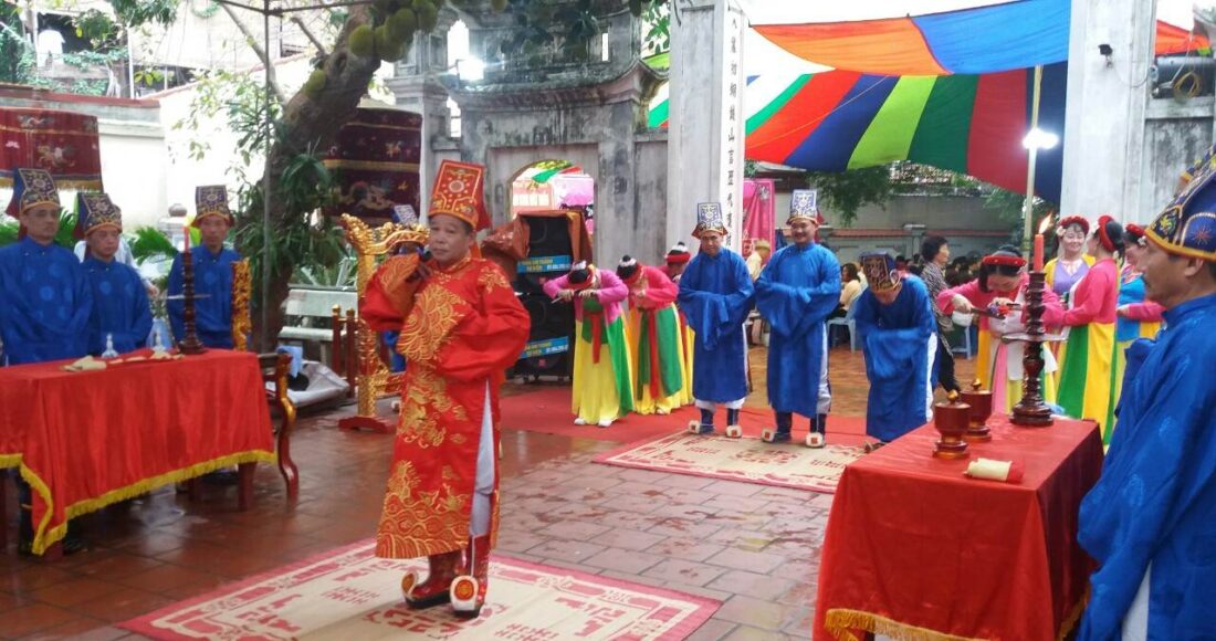 Hội thề trung hiếu đền Đồng Cổ. Ảnh: TTXVN