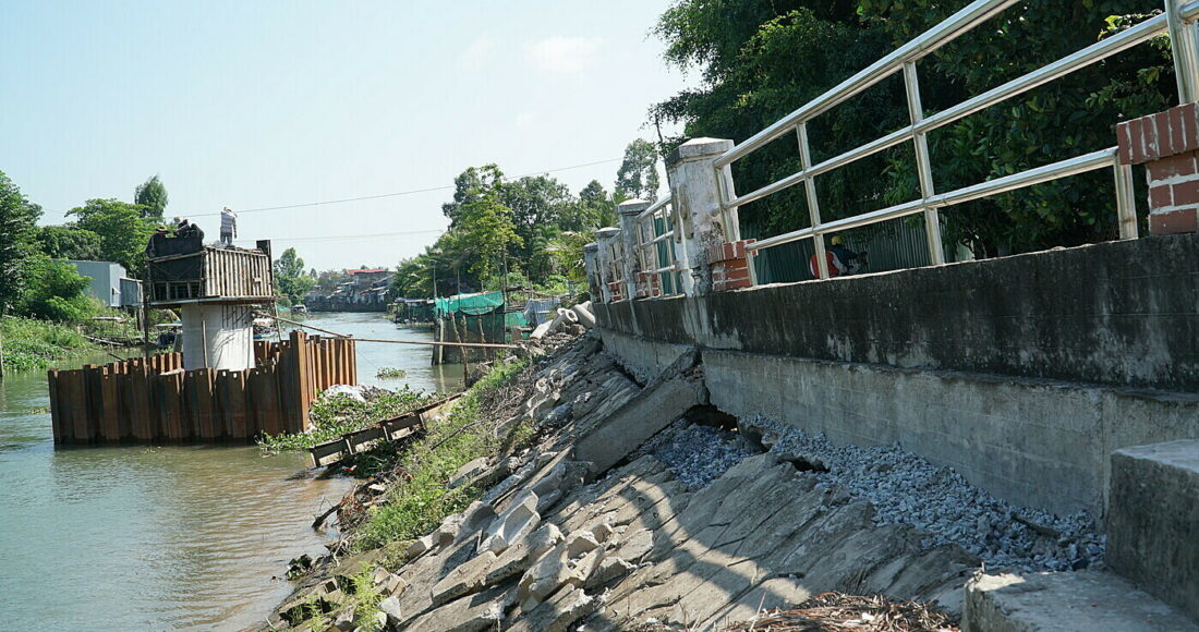 Đoạn kè sông Tiền bị sụp lún vào tháng 3/2023. Ảnh: Ngọc Tài