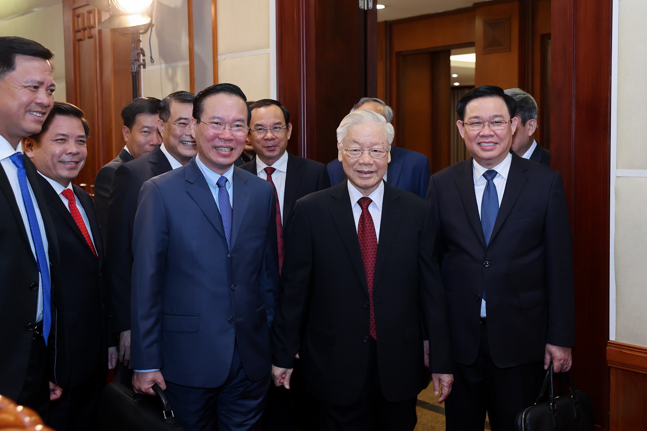 Lãnh đạo Đảng, Nhà nước và các đại biểu dự hội nghị Trung ương 7, khóa 13. Ảnh: Nhật Bắc