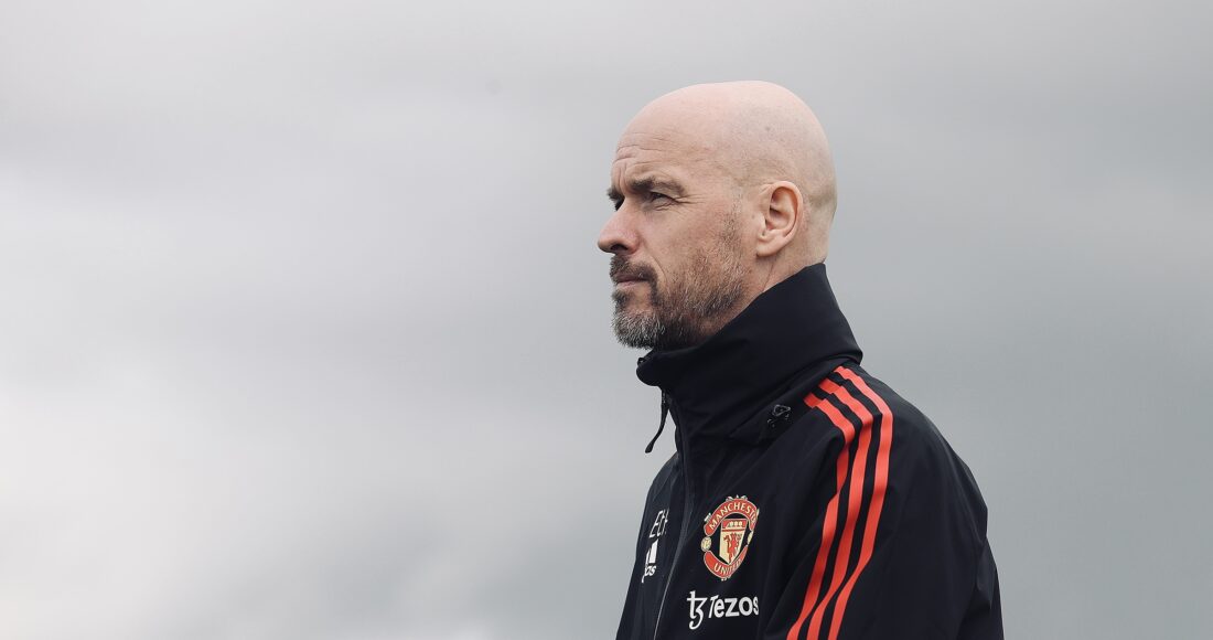 Ten Hag trên sân tập Carrington ngày 12/5. Ảnh: manutd.com