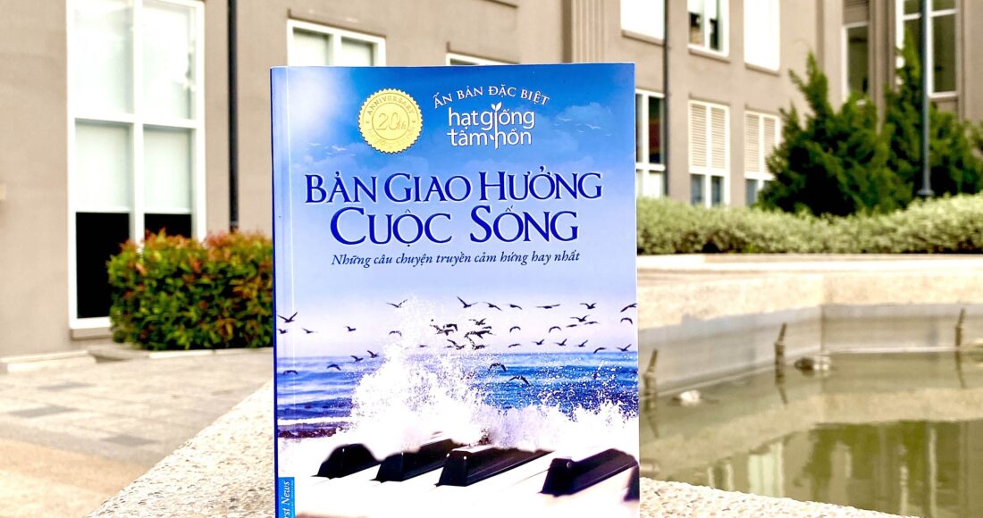 Bìa sách Bản giao hưởng cuộc sống - ẩn bản đặc biệt của Hạt giống tâm hồn, do First News phát hành. Ảnh: First News