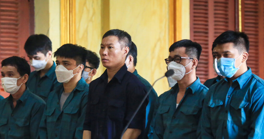 Tiến và các đồng phạm tại tòa. Ảnh: Hải Duyên