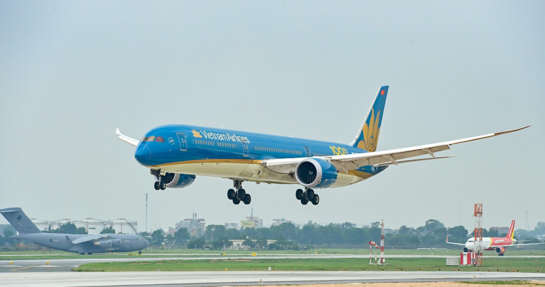 Máy bay các hãng tại sân bay Nội Bài. Ảnh: Giang Huy