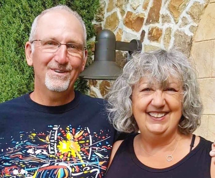 John Powers và Christina Lewis đã ở bên nhau 18 năm trước khi bà qua đời trong một tai nạn cưỡi ngựa và chưa kịp lập di chúc. Ảnh: WSJ