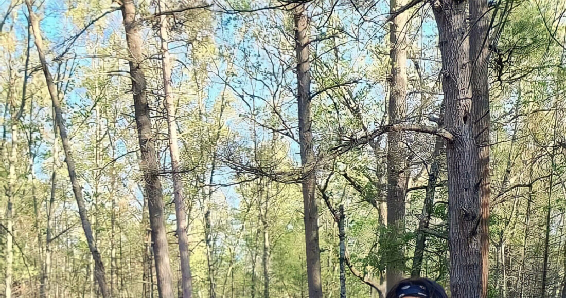 Chị Hồng Liên và hai con Vũ Hà và Lê Minh khi tham gia trại trong rừng 8 ngày đêm tại bang Michigan với học sinh Mỹ, năm 2022. Ảnh: Nhân vật cung cấp