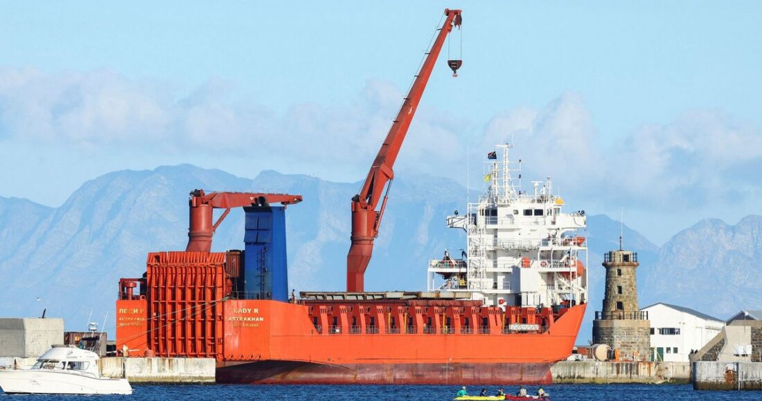 Tàu hàng Lady R neo đậu tại Nam Phi hồi tháng 12/2022. Ảnh: Reuters