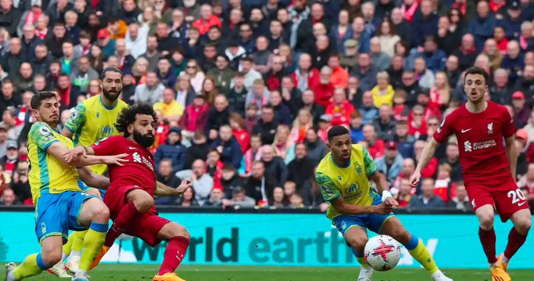Mohamed Salah ghi bàn ấn định thắng lợi 3-2 cho Liverpool trước Nottingham trên sân Anfield, ở vòng 32 Ngoại hạng Anh ngày 22/4/2023. Ảnh: Reuters