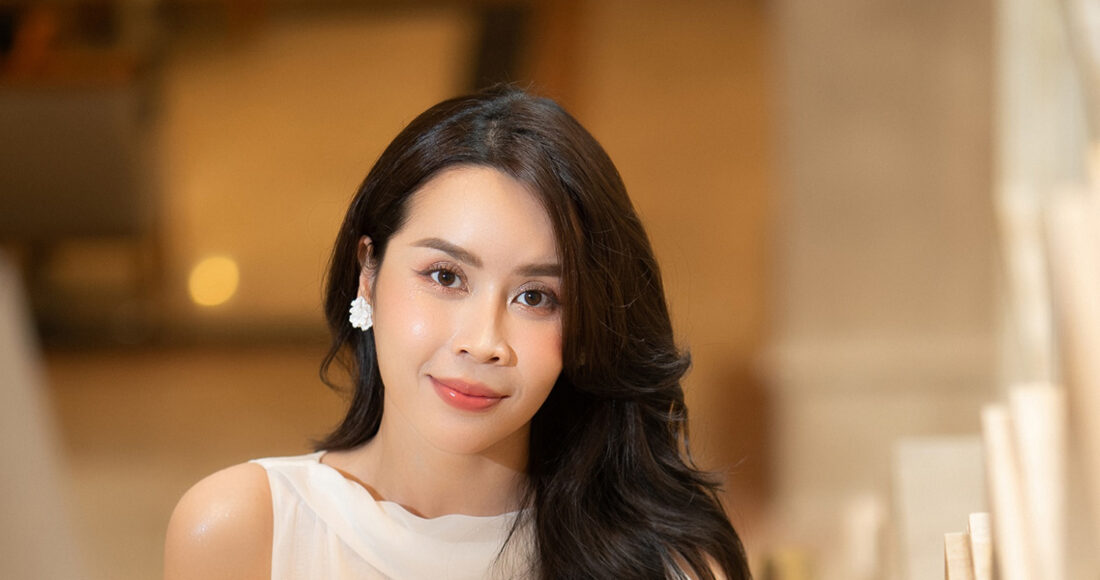 Ca sĩ Lưu Hương Giang tại sự kiện ra mắt album mới chiều 10/5. Ảnh: Jessica