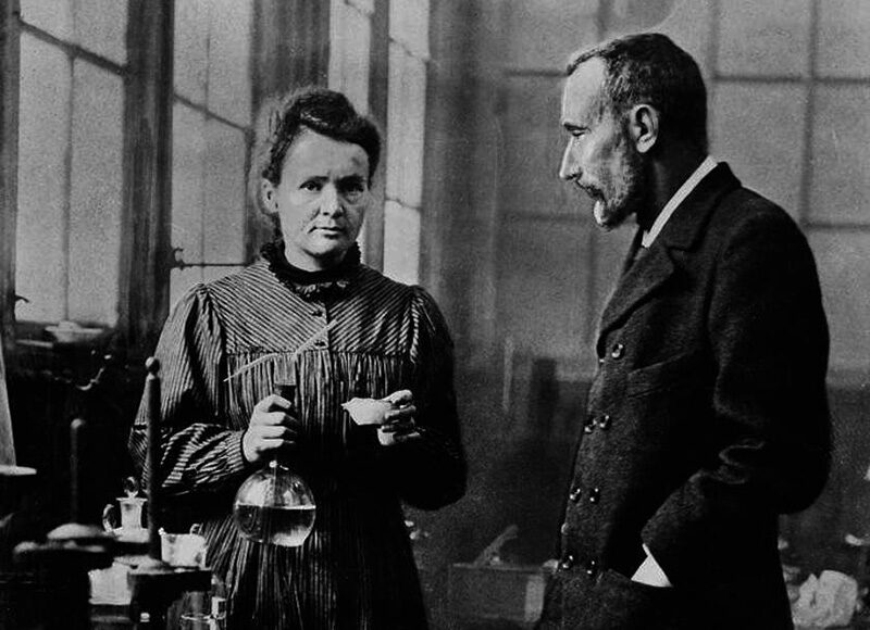 Marie Curie cùng chồng, Pierre Curie. Ảnh: Wikimedia