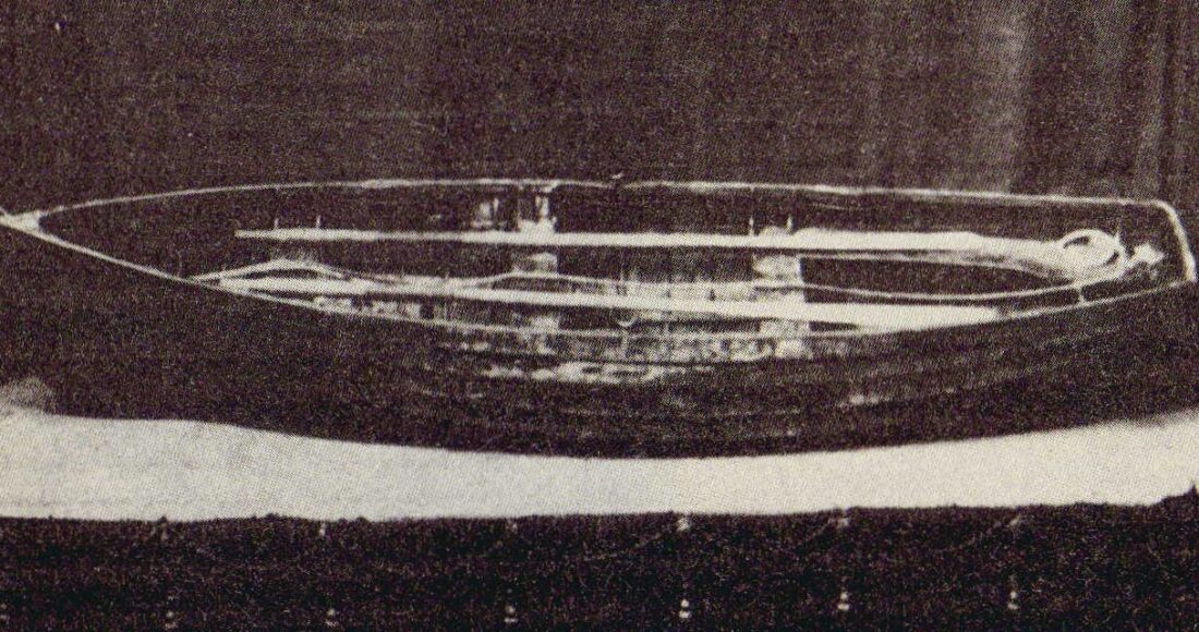 Ảnh chụp xuồng cứu sinh trưng bày tại Falmouth, Anh năm 1884. Ảnh: University of Chicago Press