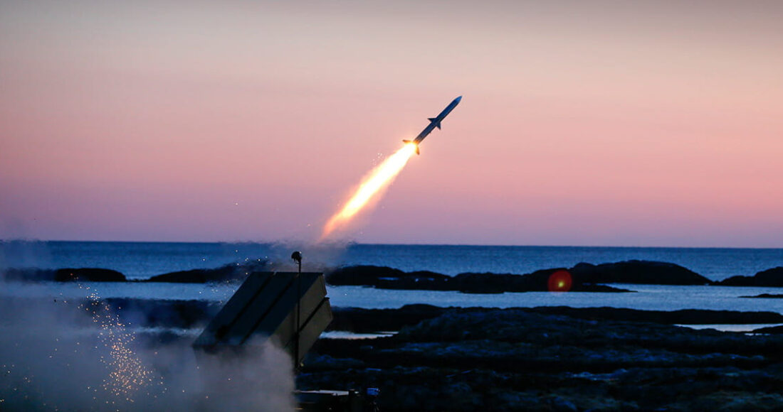 Hệ thống NASAMS khai hỏa trong một đợt thử nghiệm. Ảnh: Raytheon.