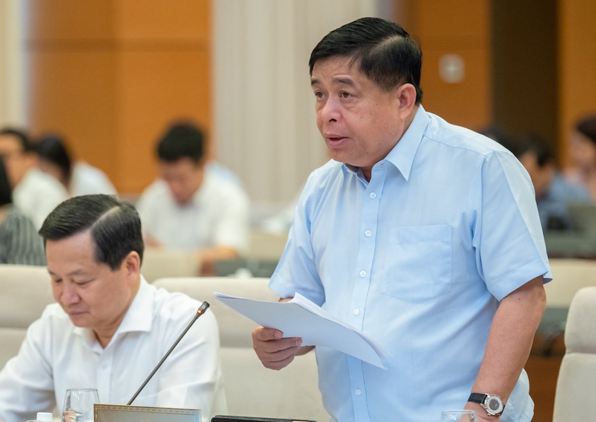 Bộ trưởng Kế hoạch & Đầu tư Nguyễn Chí Dũng phát biểu tại phiên thảo luận kinh tế xã hội, ngày 9/5. Ảnh: Hoàng Phong