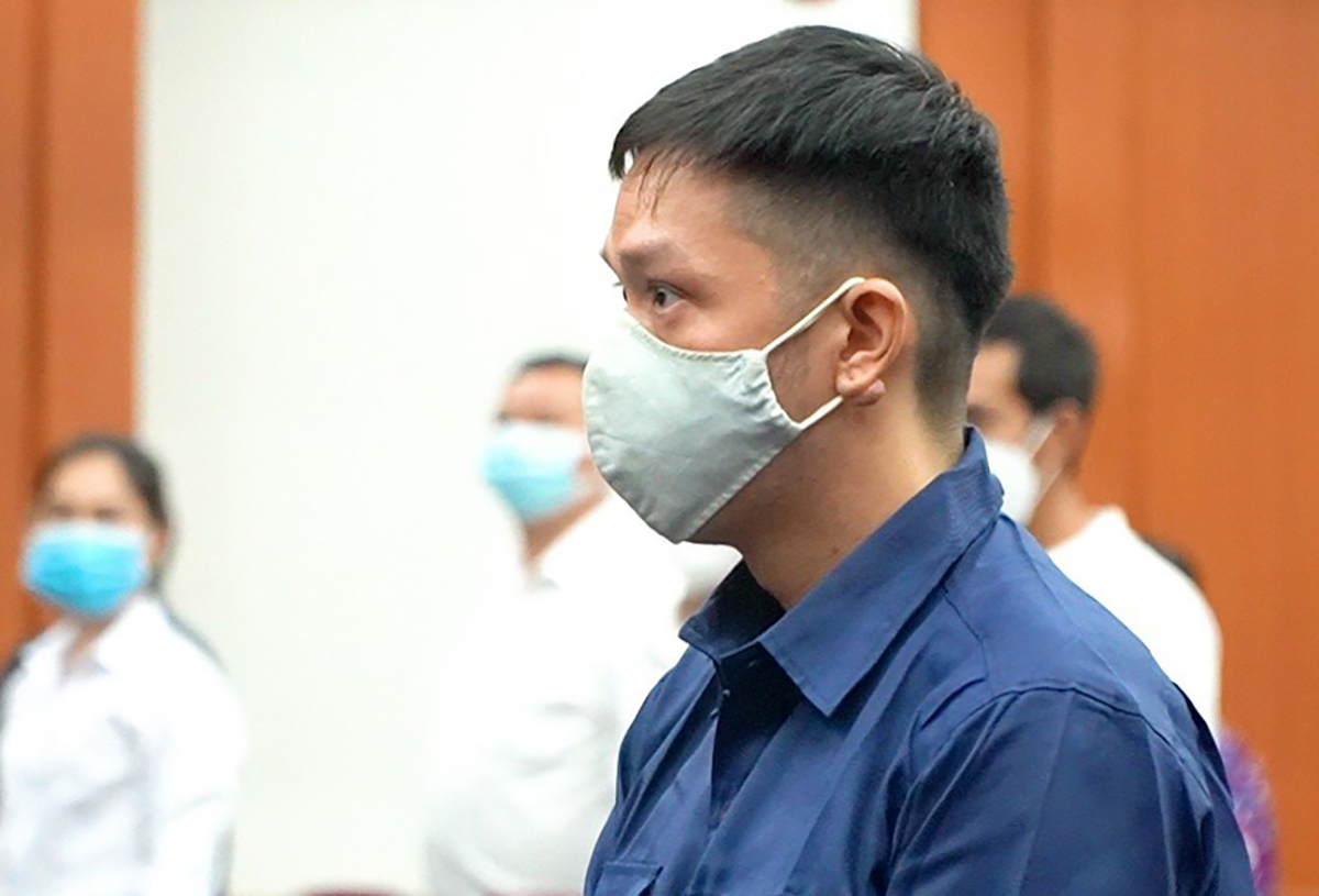 Nguyễn Kim Trung Thái nghe tòa tuyên án, sáng 10/5. Ảnh: Hải Duyên