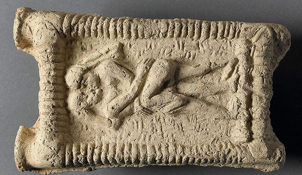 Những tấm đất sét của người Lưỡng Hà cổ đại cho thấy nụ hôn. Ảnh: Đại học Copenhagen/PA