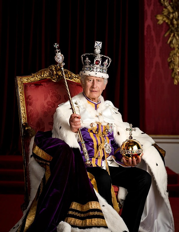 Vua Charles ngồi trên ngai vàng hôm 6/5. Ảnh: Royal Household 2023