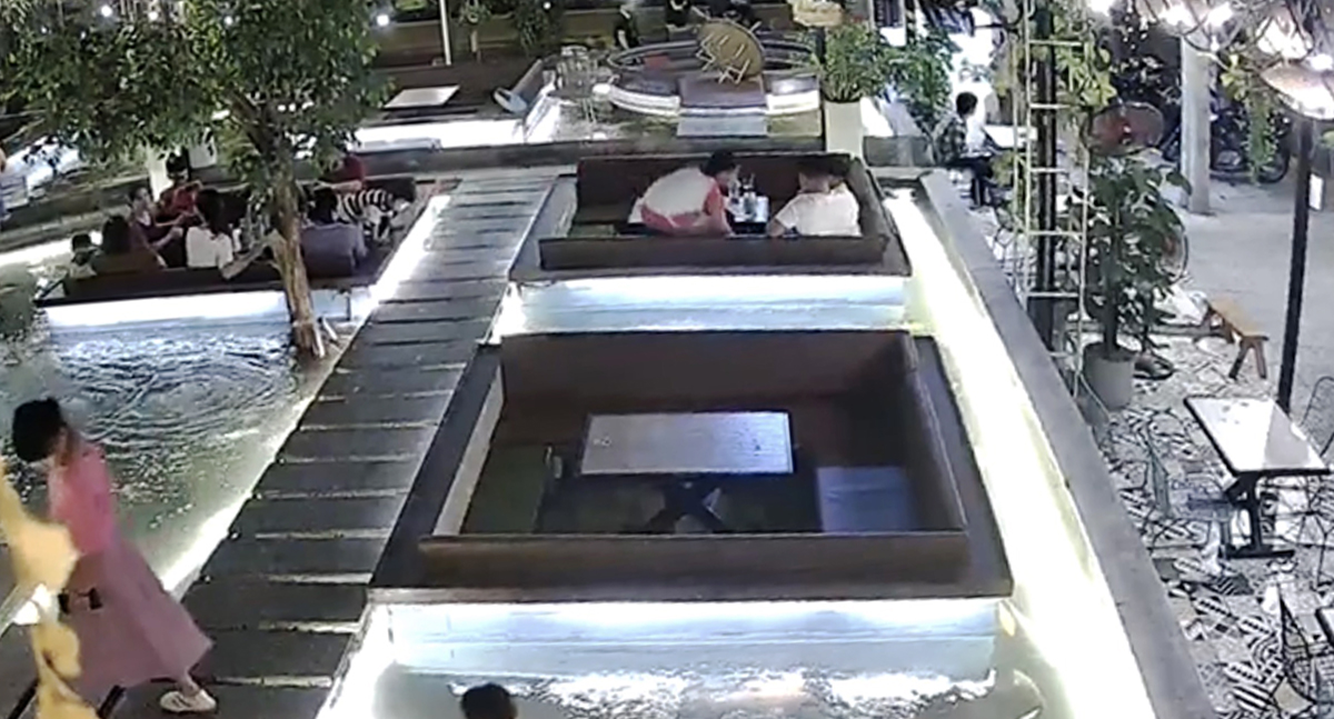 Quán cà phê nơi chị Nhung bỏ quên ví tiền. Ảnh cắt từ camera