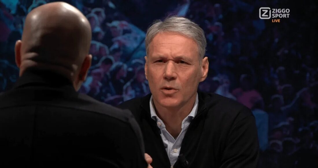 Van Basten - huyền thoại từng đoạt 3 Quả Bóng Vàng - là khách mời quen thuộc trên các chương trình bình luận thể thao Hà Lan Ziggo Sports. Ảnh: chụp màn hình.