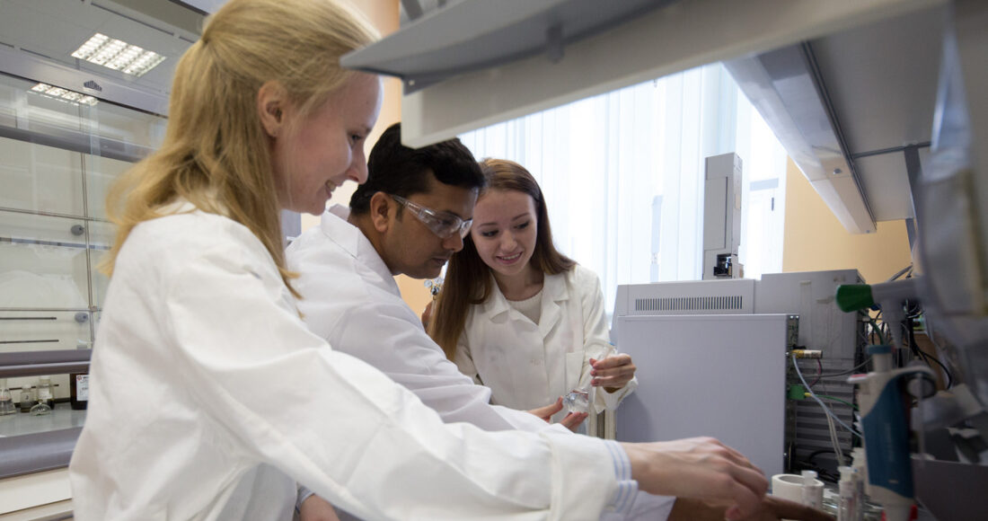 Các nhà nghiên cứu tại Đại học Ural, Nga. Ảnh: UrFU