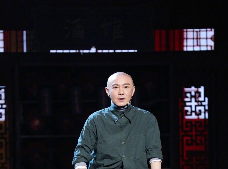 Trương Vệ Kiện ghi hình show truyền hình năm ngoái. Ảnh: Weibo/Zhang Weijian
