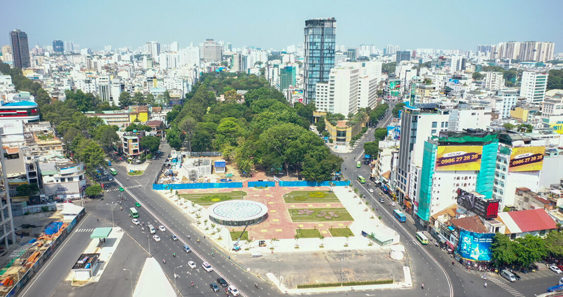 Diện mạo công viên 23/8 sau khi công trường Metro số 1 hoàn trả một phần diện tích, sáng 25/4. Ảnh: Quỳnh Trần