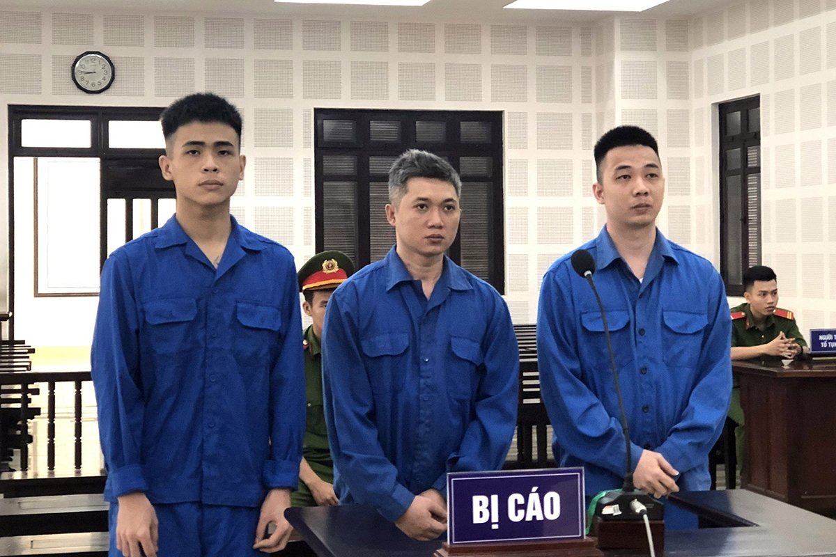 Ba bị cáo tại toà. Ảnh: Trạng Chi
