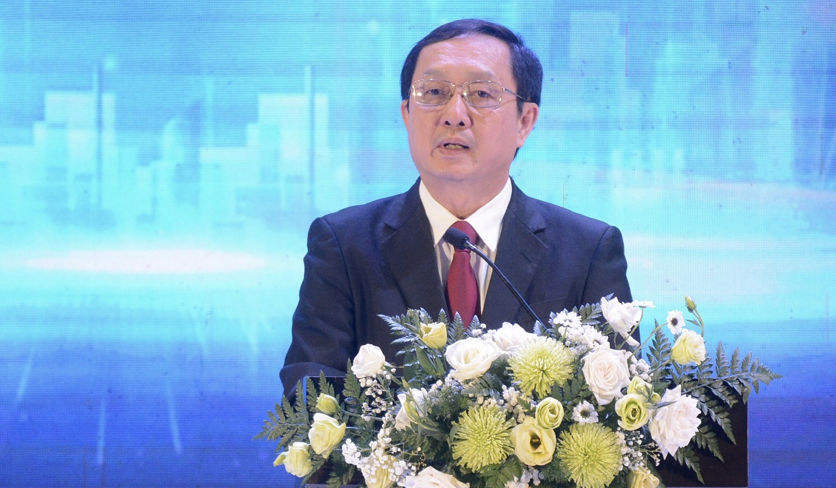 Bộ trưởng Khoa học và Công nghệ Huỳnh Thành Đạt phát biểu khai mạc tối 11/5. Ảnh: LD