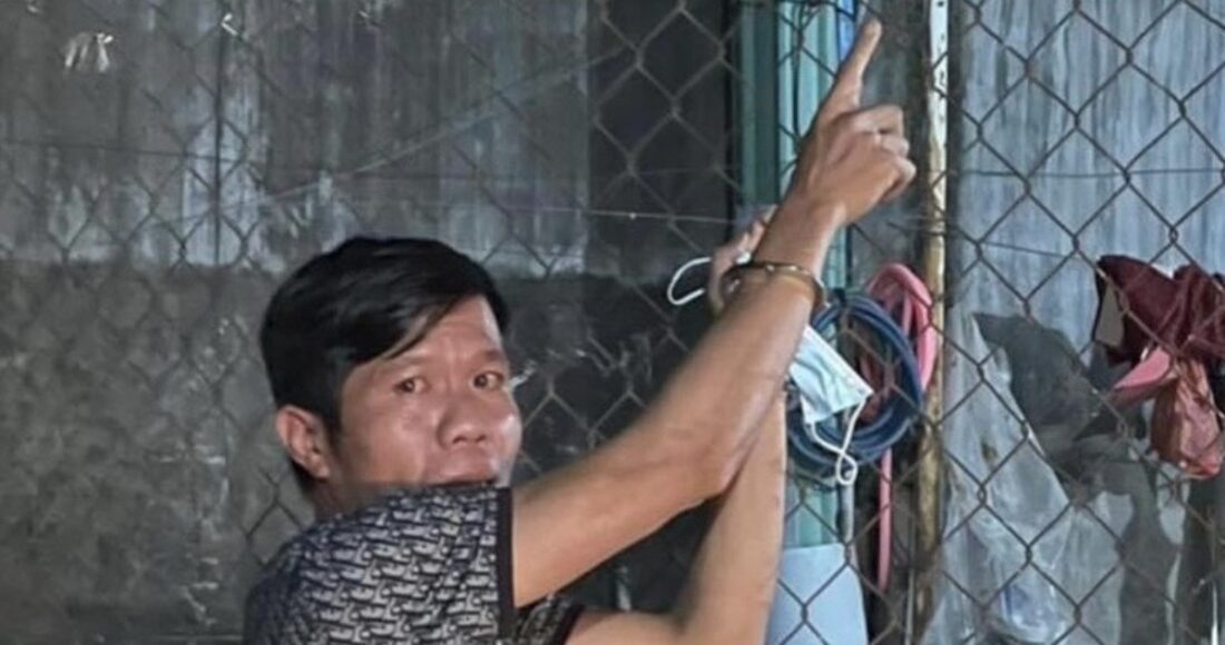 Lĩnh được đưa lại hiện trường khám nghiệm. Ảnh: Yên Khánh