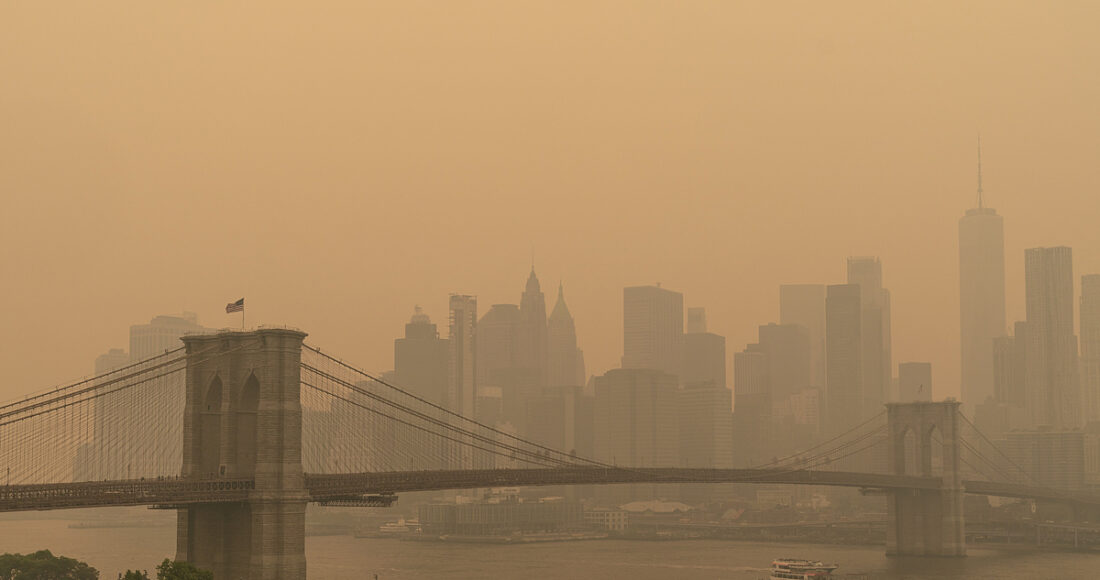 Thành phố New York, Mỹ chìm trong khói từ các đám cháy rừng ở Canada ngày 7/6. Ảnh: Reuters
