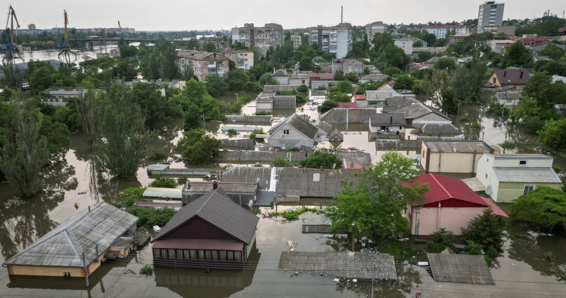 Một khu vực ở thành phố Nova Kakhovka ngập trong nước ngày 7/6 sau khi đập Kakhovka bị vỡ. Ảnh: Reuters