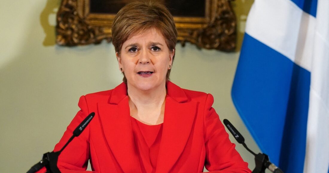 Bà Nicola Sturgeon phát biểu trong một cuộc họp báo ở Edinburgh, Scotland, hôm 15/2. Ảnh: AFP