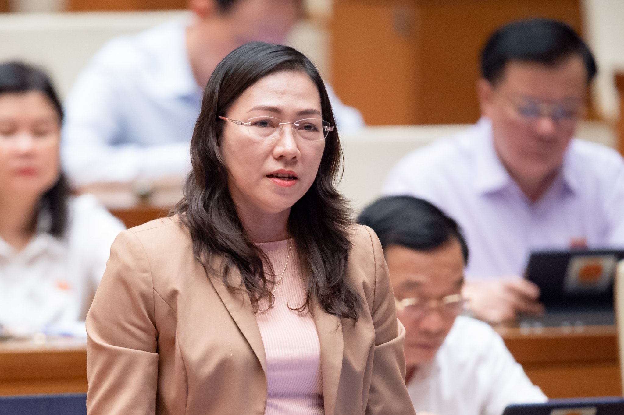 Đại biểu Nguyễn Thị Yến Nhi phát biểu tại hội trường, sáng 29/5. Ảnh: Media Quốc hội
