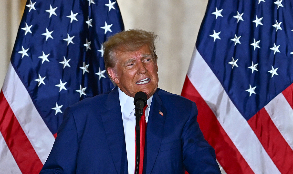 Cựu tổng thống Mỹ Donald Trump phát biểu tại dinh thự Mar-a-Lago, bang Florida hồi tháng 4. Ảnh: AFP