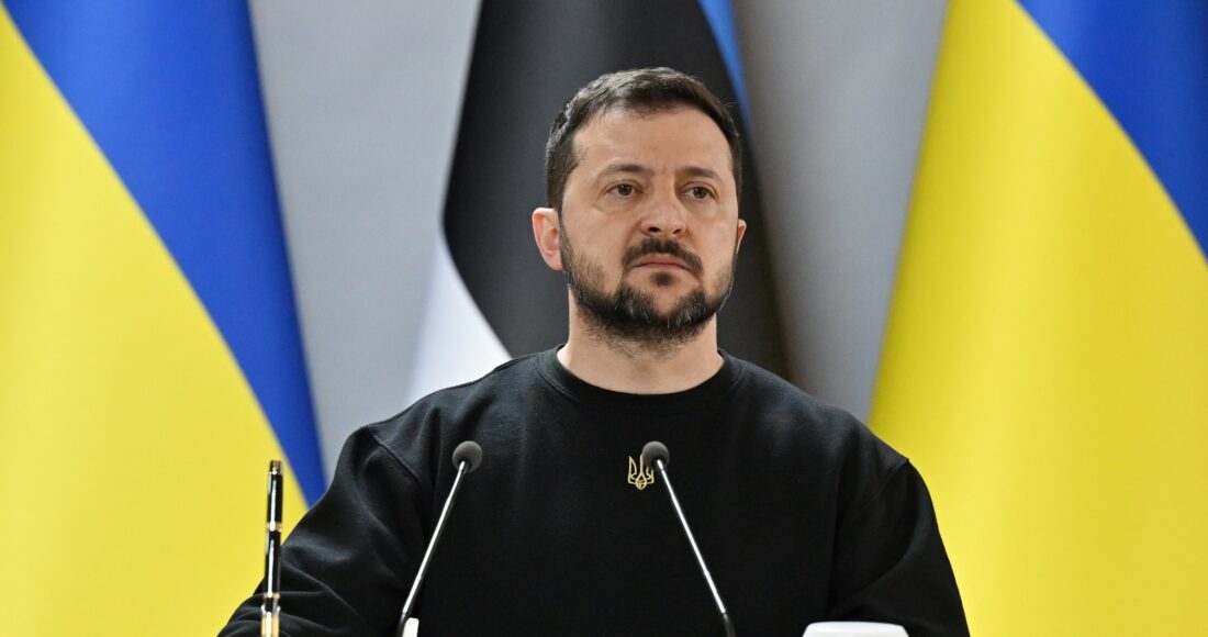 Tổng thống Ukraine Volodymyr Zelensky phát biểu tại thành phố Zhytomyr của nước này hôm 24/4. Ảnh: AFP