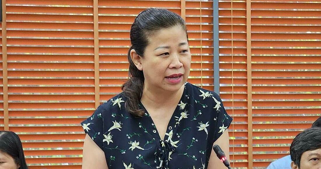 Bà Nguyễn Bích Thu, Quyền vụ trưởng Tiền lương, Bộ Nội vụ trả lời báo chí chiều 16/6. Ảnh: VT