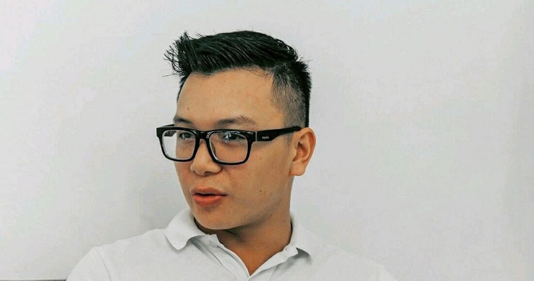Clement Cuong Herissard trong quán cà phê ở quận 10, TP HCM, ngày 4/6. Ảnh: Ngọc Ngân