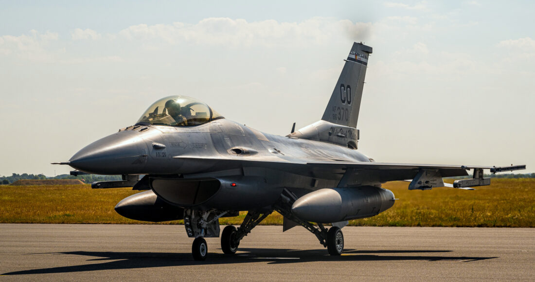 Tiêm kích F-16 Mỹ tham gia diễn tập Air Defender 23 tại Đức hôm 12/6. Ảnh: USAF