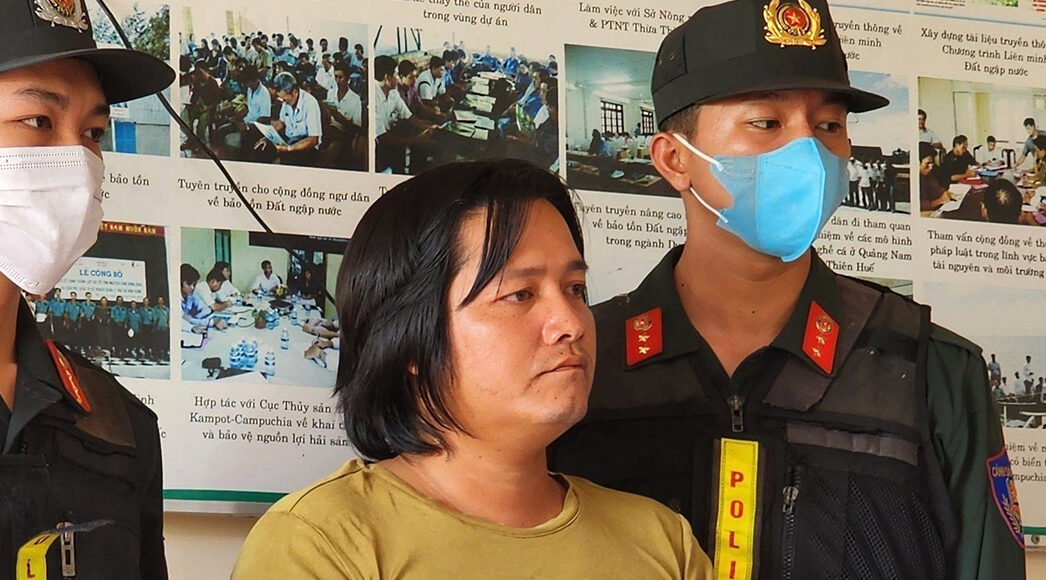 Văn Thế Sự bị công an bắt. Ảnh: Dương Đông