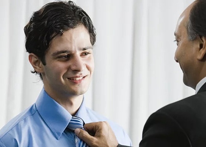 Việc cha mẹ can thiệp vào đời sống nghề nghiệp của con cái có xu hướng gia tăng kể từ sau đại dịch. Ảnh minh họa: NPR