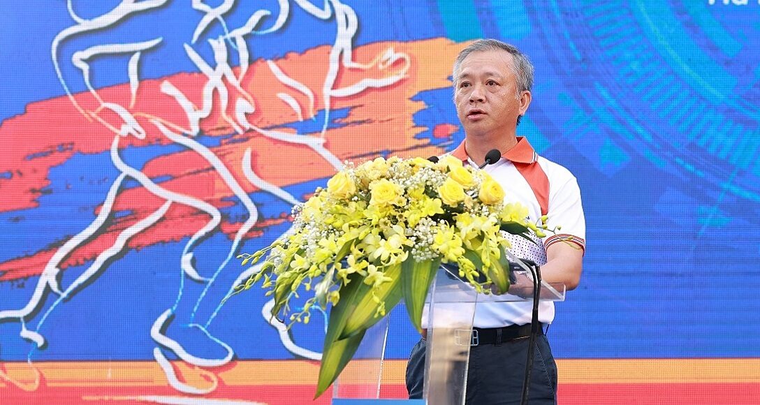 Ông Phan Đình Tuệ xuất hiện vai trò Phó tổng giám đốc Sacombank tại một sự kiện tháng 6/2022. Ảnh: STB