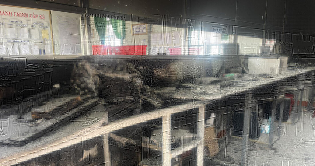 Bên trong trụ sở UBND xã Ia Tiêu đang được lực lượng chức năng thu dọn. Ảnh: Trần Hóa