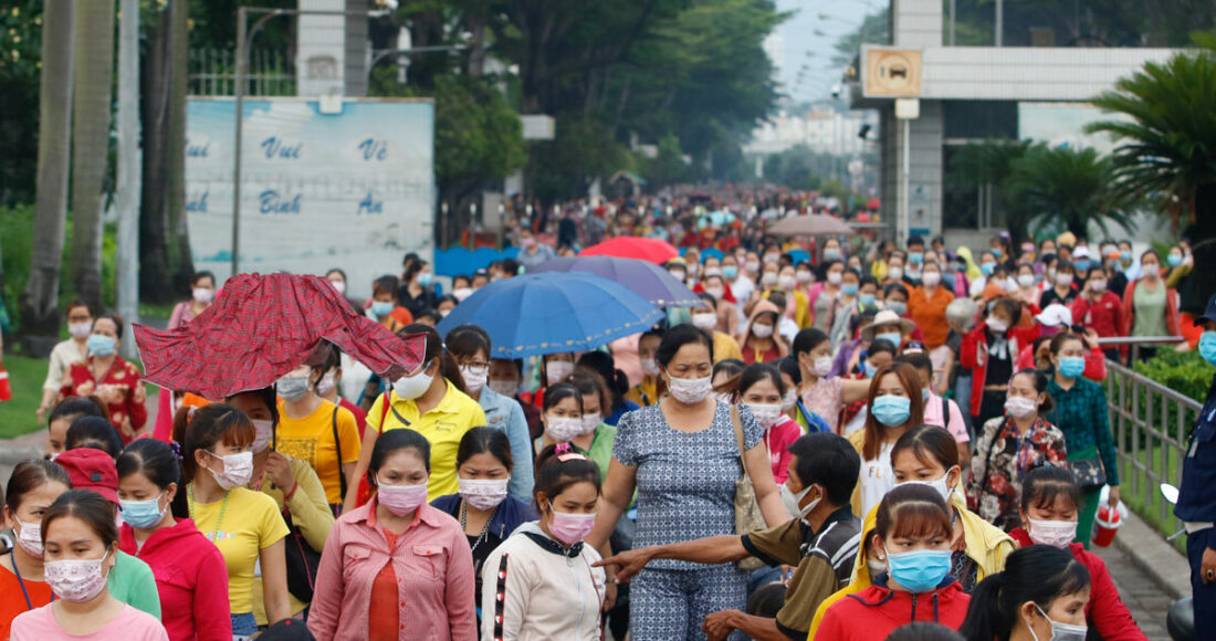 Công nhân Pouyuen sau giờ tan ca, tháng 6/2021. Ảnh: Như Quỳnh