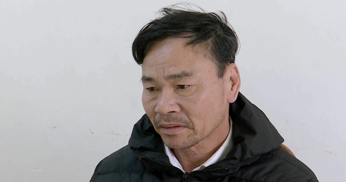 Bị can Nam, chủ mưu đánh bạc bịp, tại cơ quan điều tra hồi tháng 2. Ảnh: Công an cung cấp