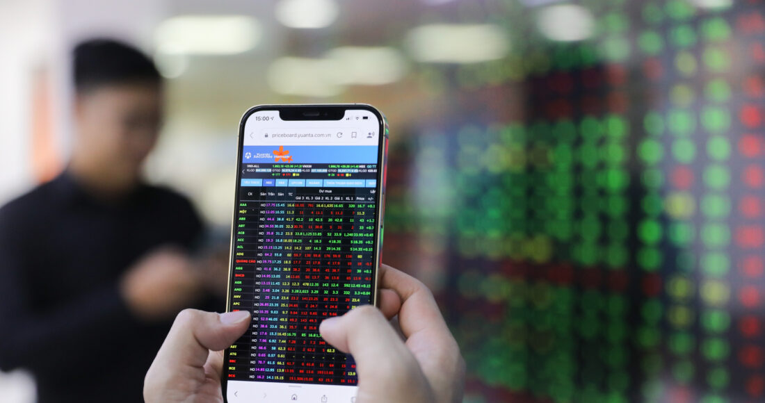 Giao dịch chứng khoán tại một sàn ở quận 1 (TP HCM), tháng 3/2021. Ảnh: Quỳnh Trần