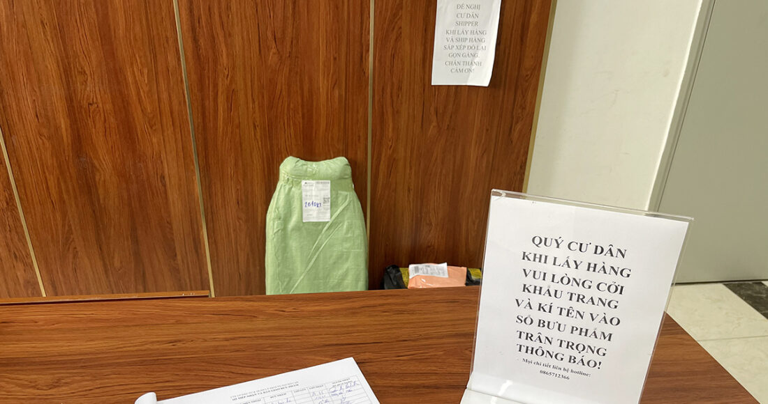 Khu vực để đồ ship ở chung cư The Kpark Văn Phú. Ảnh: Phạm Dự