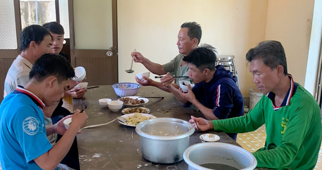 Các ngư dân được bố trí ăn, ở, sức khỏe ổn định. Ảnh: Hắc Minh