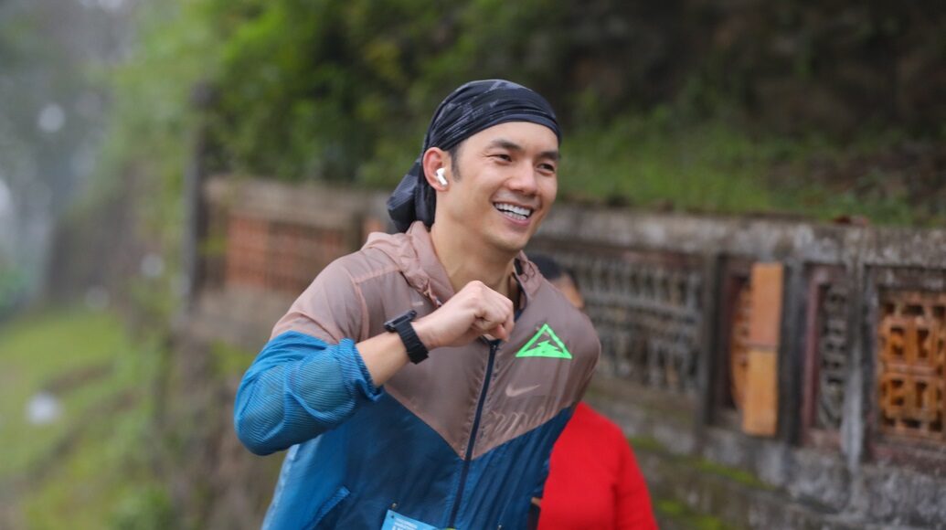 Nhan Phúc Vinh trong lần tham dự VnExpress Marathon Huế 2022. Ảnh: VM