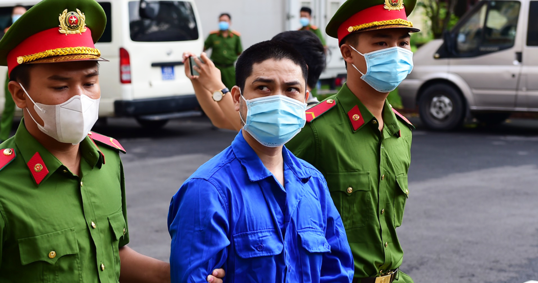 Bị cáo Trần Hoàn Tiên được đưa đến tòa. Ảnh: Thanh Tùng