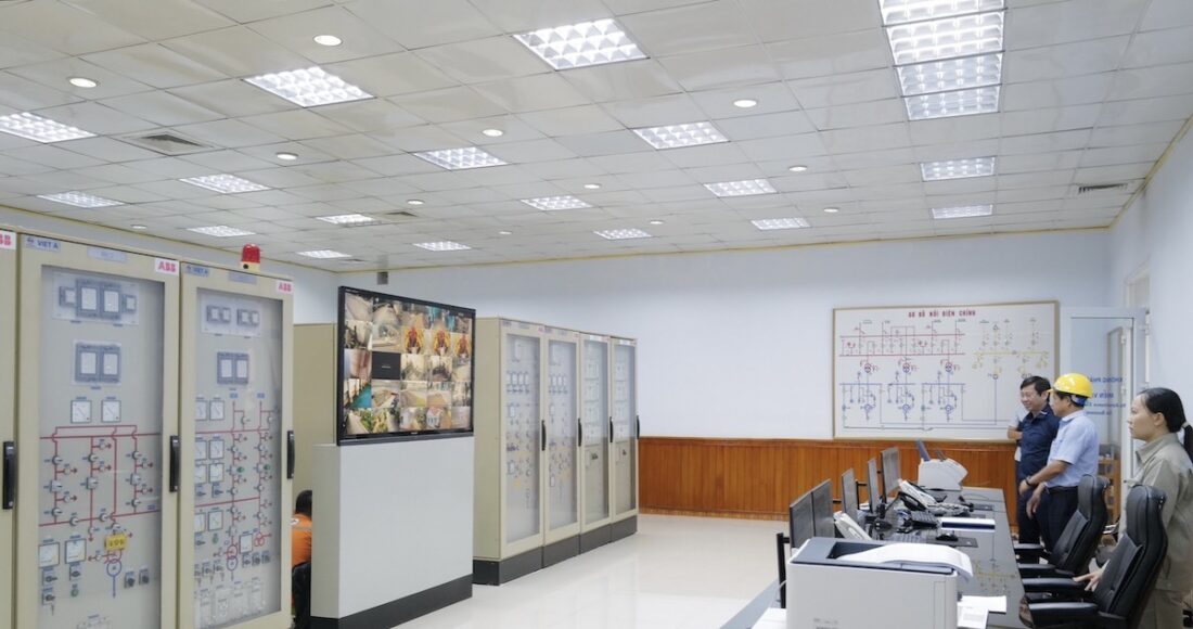 Cột đo nước tự động ở thuỷ điện Thác Bà. Ảnh: Ngọc Thành