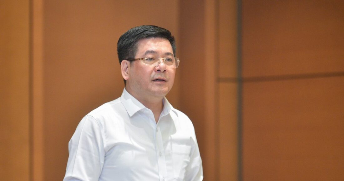 Bộ trưởng Công Thương Nguyễn Hồng Diên tại cuộc làm việc với đoàn giám sát Ủy ban Thường vụ Quốc hội về phát triển năng lượng, ngày 21/7. Ảnh: Hoàng Phong