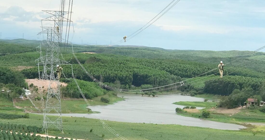 Một đoạn đường dây 500 kV mạch 3 do EVNNPT làm chủ đầu tư, xây dựng. Ảnh: EVN